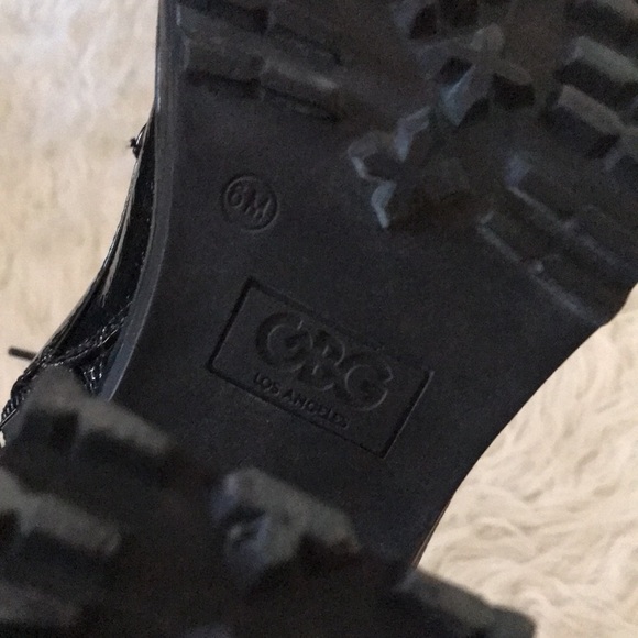 Gbg Los Angeles woman’s heeled black shiny boots size 6 - Picture 7 of 7